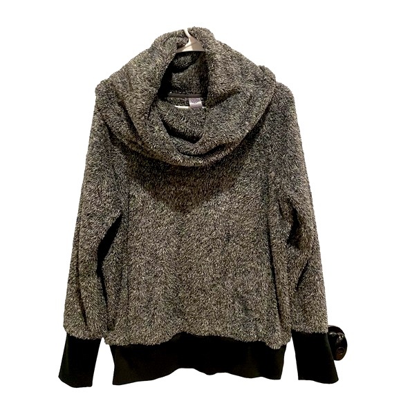 Te Verde Grey Cowl Neck Fleece Eyelash
Pullover Sweater Size M - Picture 4 of 16